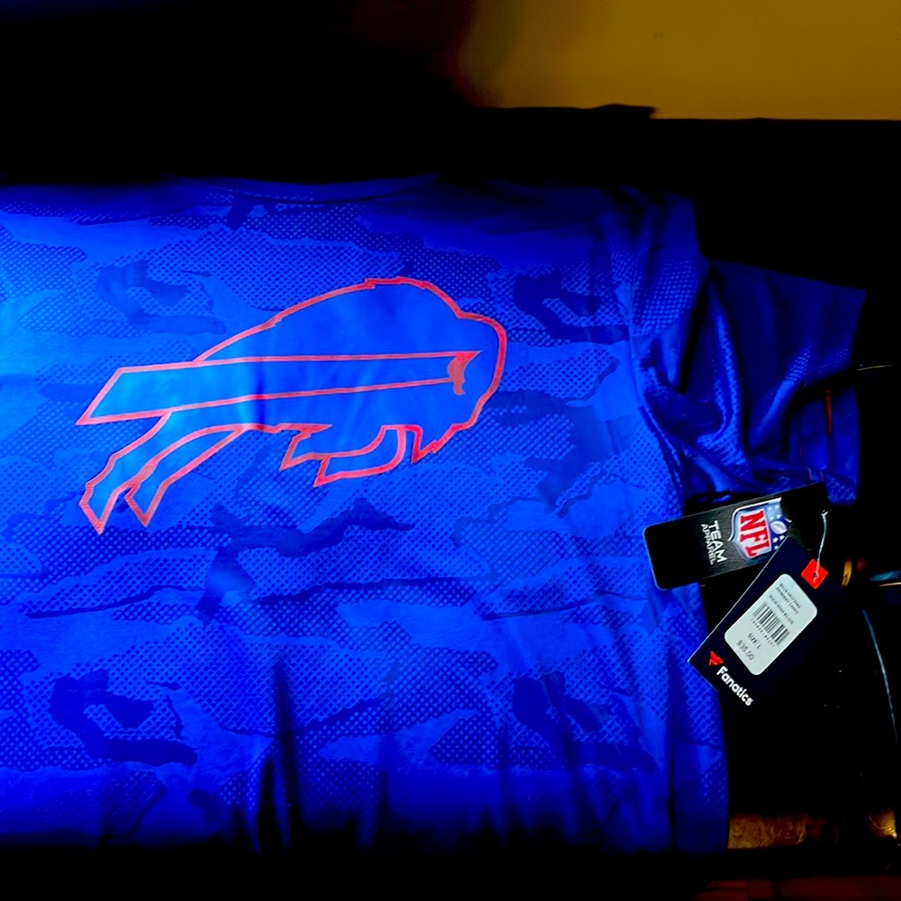 Men’s large Buffalo bills tshirt